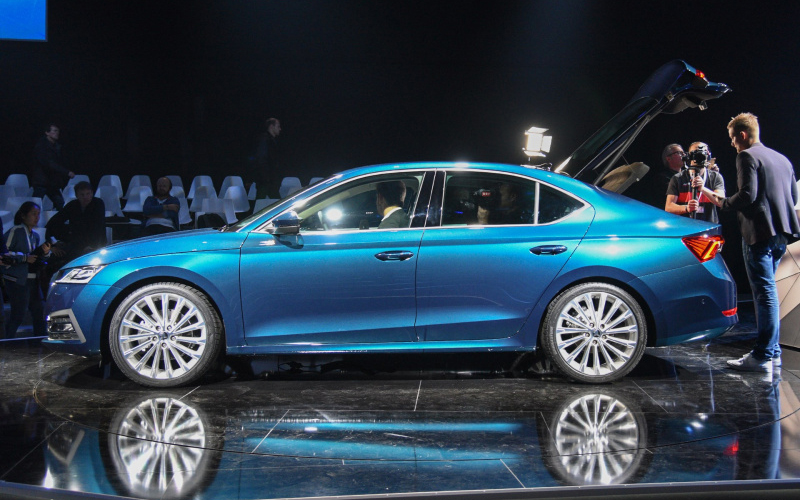 全新斯柯达明锐实车亮相,斯柯达明锐新款尾标