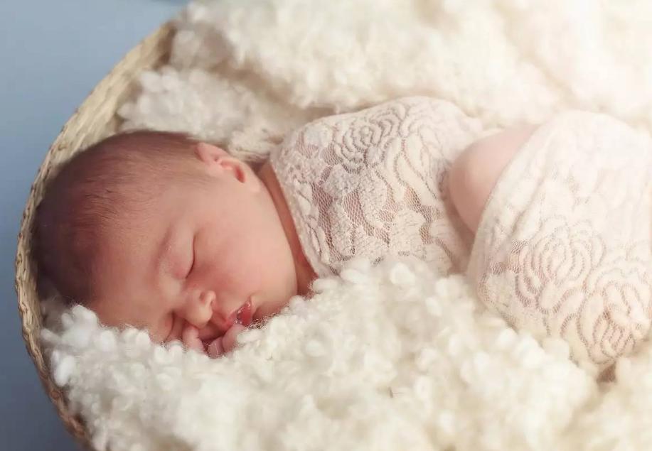 母乳宝宝不拉大便是母乳不够吃吗,母乳宝宝不攒肚子咋办