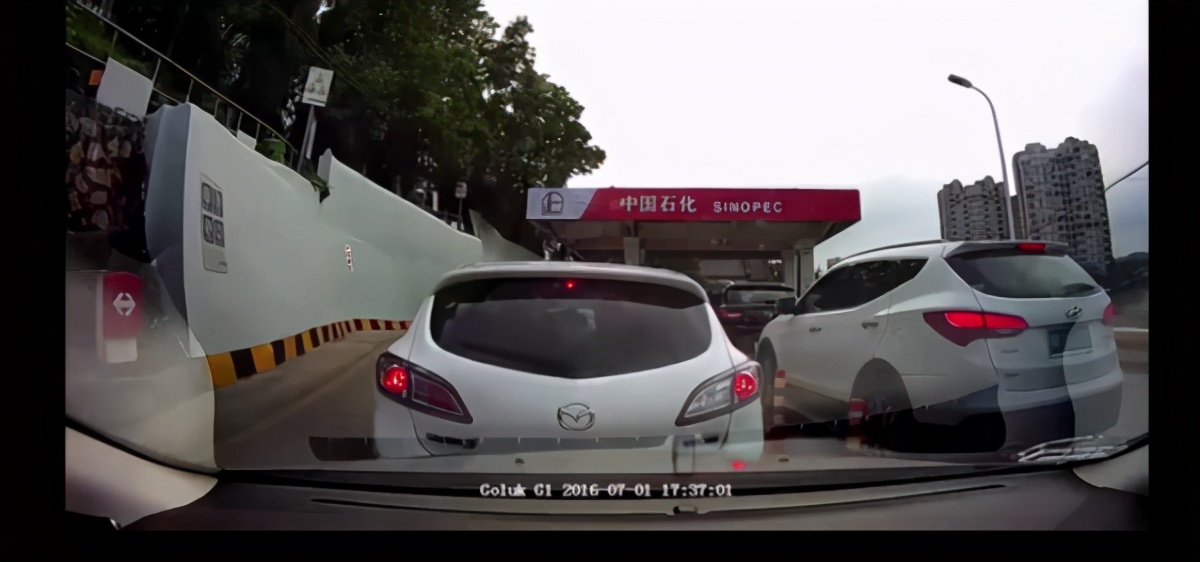 前车溜车有必要报警吗,前方溜车