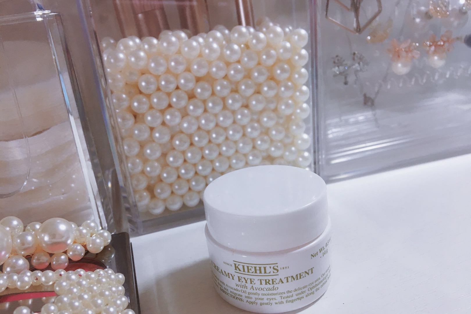 上眼睑松弛凹陷买什么眼霜好,大家用过的便宜又好用的眼霜