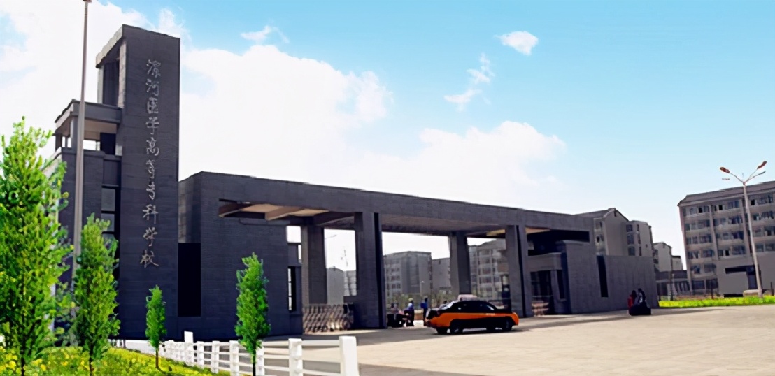 河南医科大学南丁格尔,河南十大最尴尬大学