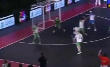 不要在有人离去后,才关注这项运动,这片场地曾走出过世界级球王