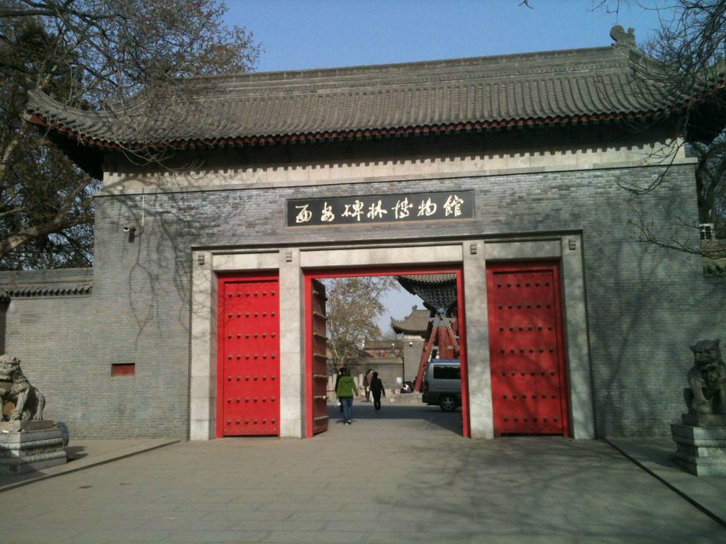 这座博物馆有尊老君像，传说相貌取自一位名人，背后还有曲折故事