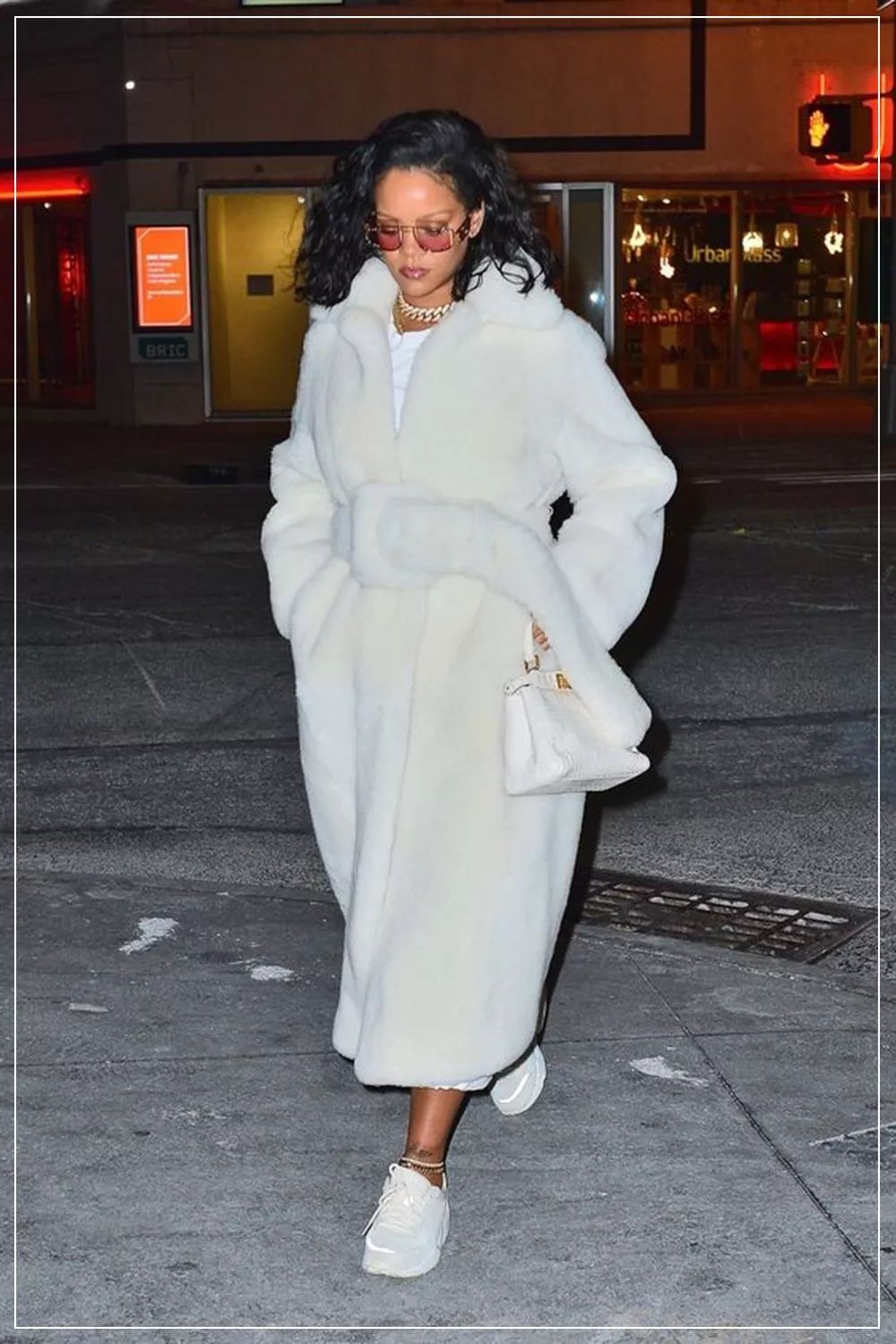 杨幂波司登羽绒服白色中长款,杨幂穿波司登羽绒服是哪一款