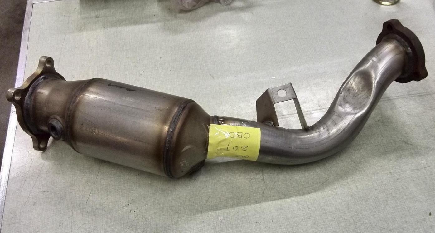 汽车发动机机油加多了的危害,汽车机油加多了超过标尺最高点