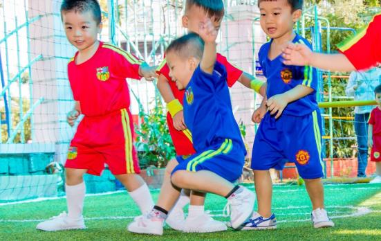 家里两孩子总是争吵打架怎么办,两个孩子经常吵架家长怎么解决