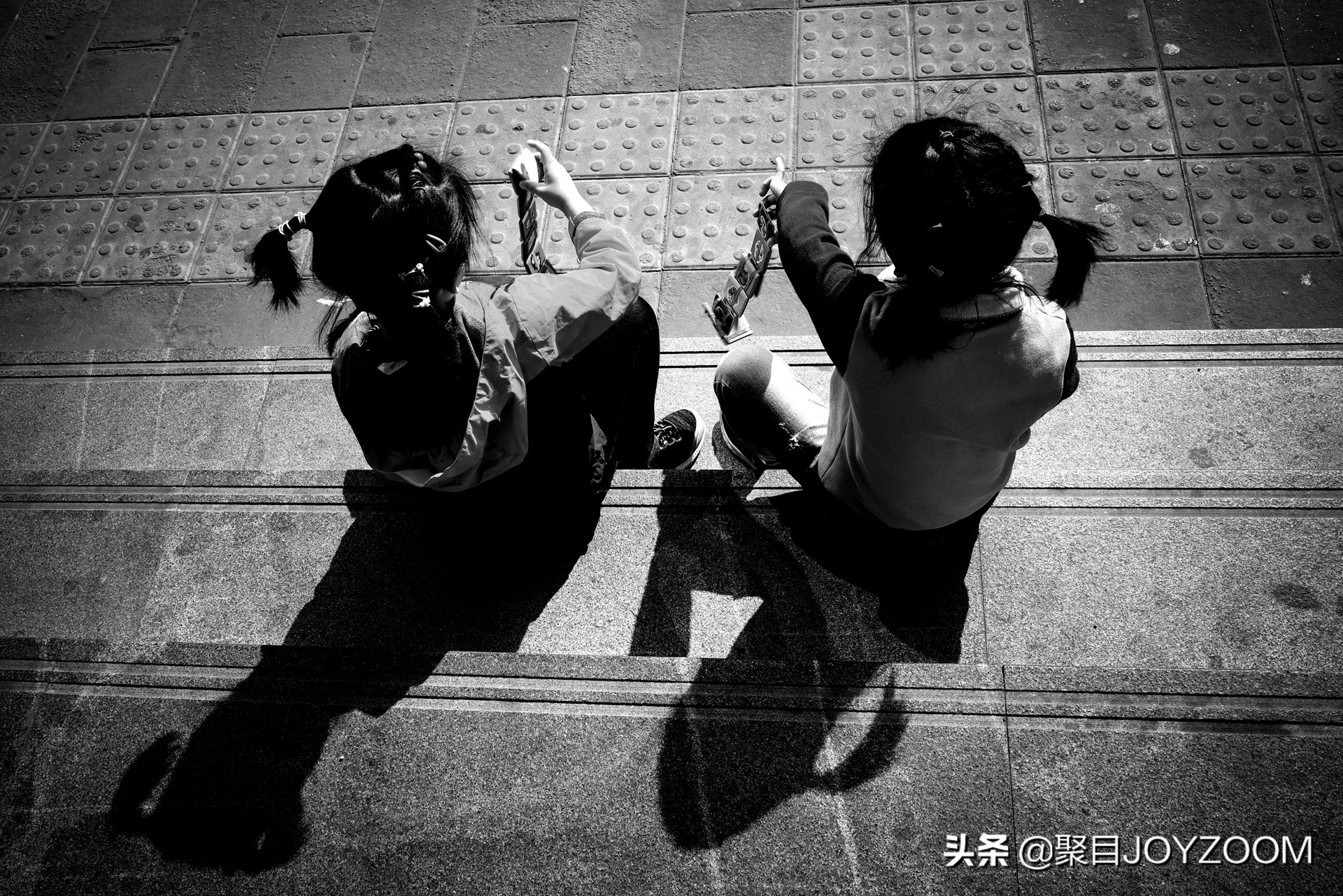 聚目体验丨最近有点儿红的街拍利器：理光GRIII入手体验