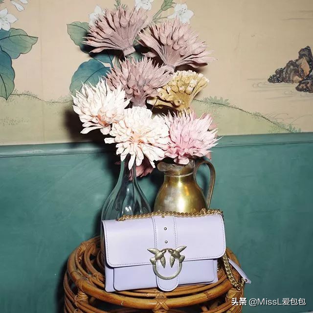 天热了买件衣服,天热了该买什么衣服呀