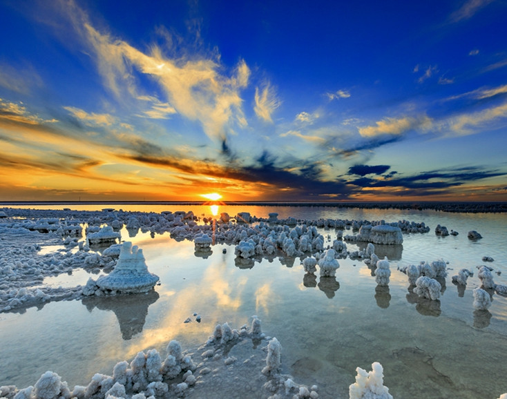 中国最牛的盐湖，开发价值12万亿，汽车、火车可以在上面奔跑