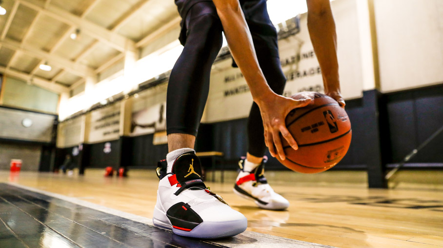 aj33上脚,aj33卡脚怎么破