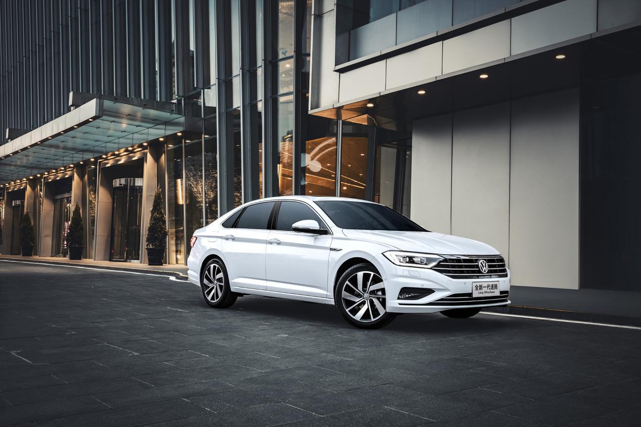 大众15万轿车速腾,15万左右年轻人喜欢的紧凑型轿车