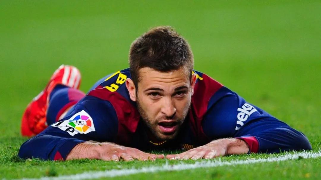 为什么现在顶级边后卫这么少,为什么边后卫身价高