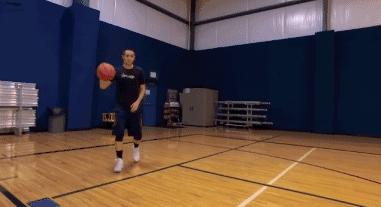 很容易就可以学会的篮球过人动作,篮球过人转身技巧图解