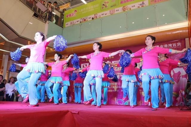 民众多种方式庆祝母亲节,母亲节高州