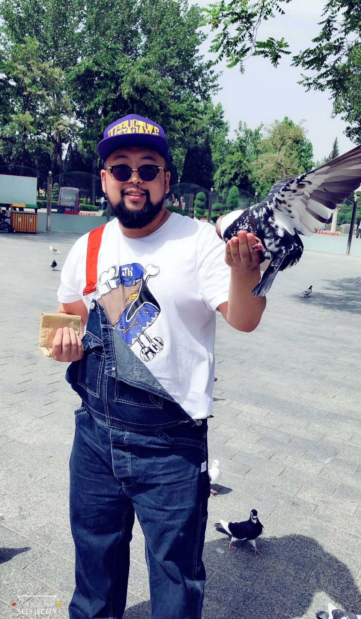 胡子一刮人设崩塌是什么梗,满脸大胡子修睿