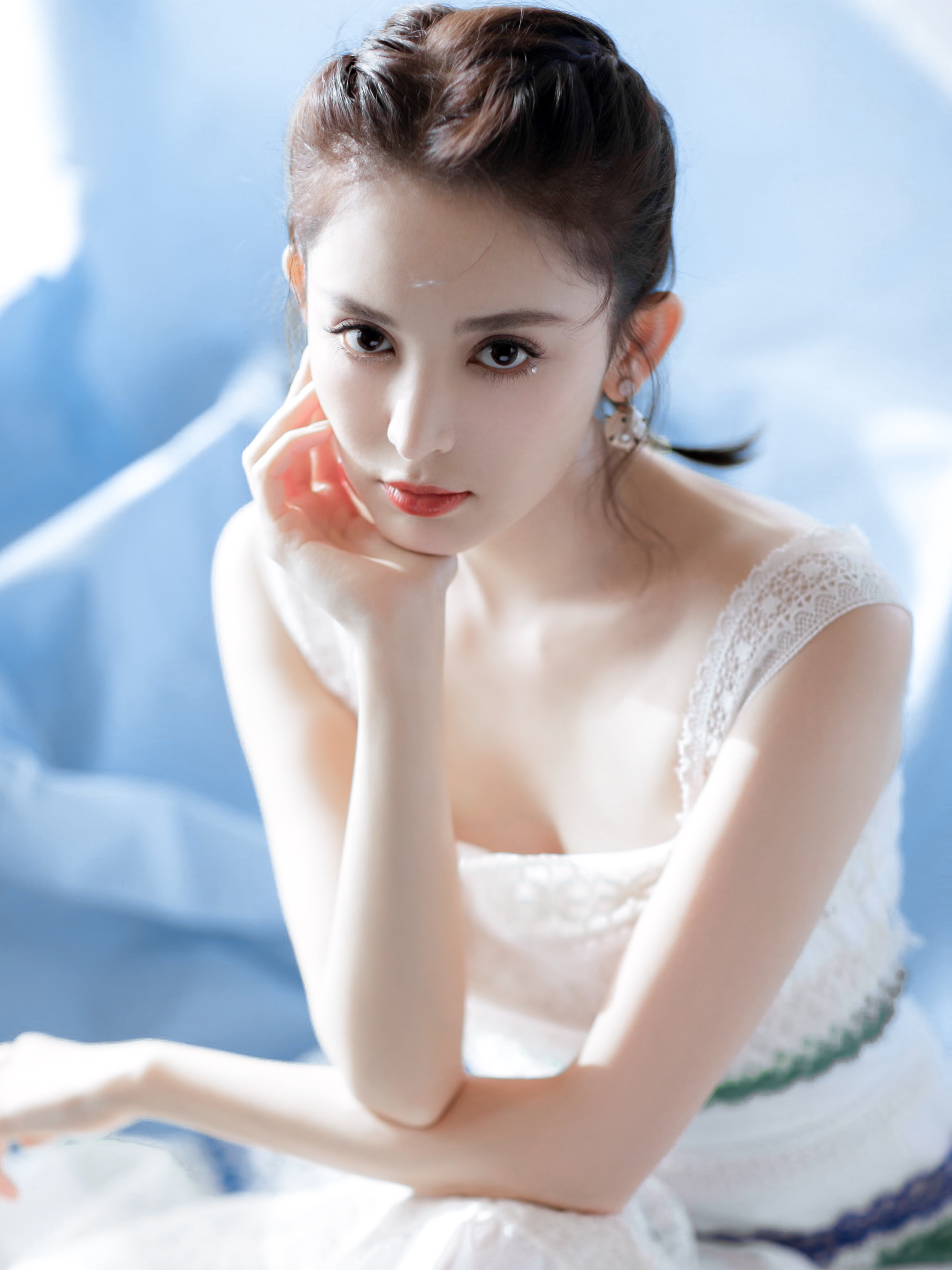 新疆维吾尔族女明星古力娜扎,古力娜扎新疆艺术学院