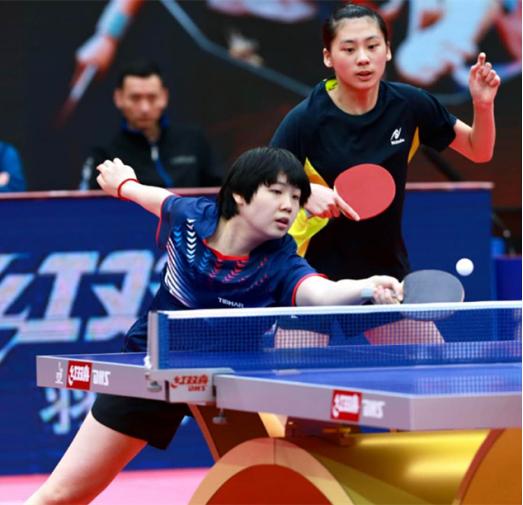 张本兄妹挑战国乒,张本妹妹打乒乓
