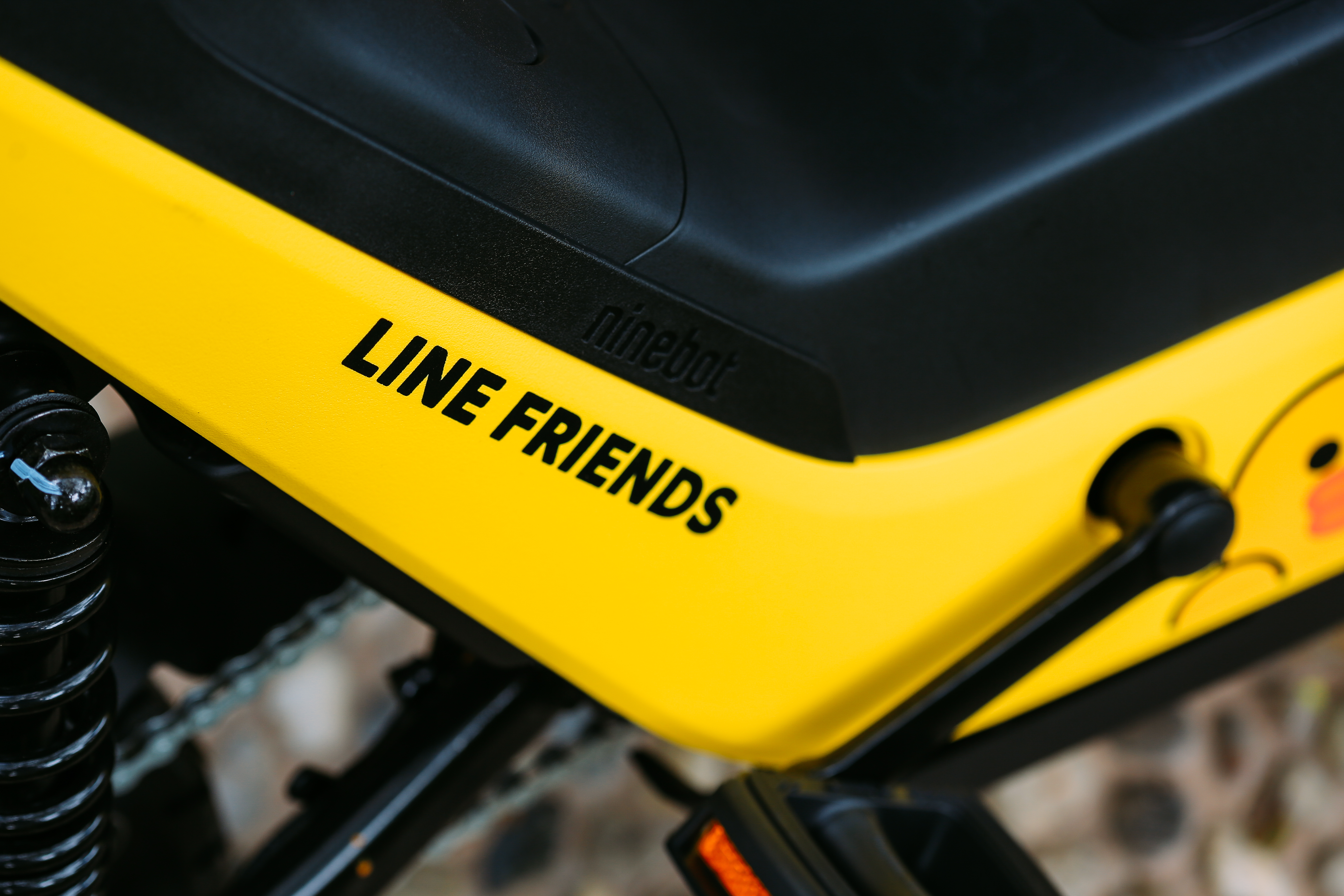 九号电动车新linefriends联名款,九号电动车a40缺点