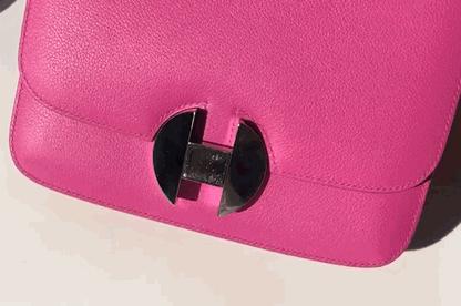 这不是她的书包它是我的英文,这是不是一个包的英语怎么说