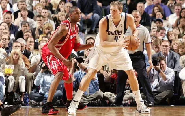 麦迪为什么投篮弧度低,麦迪天生脊柱弯曲的影响