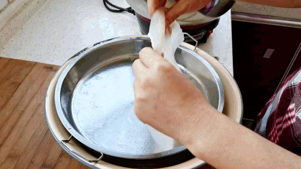 懒人凉皮面糊要注意什么,平底锅凉皮做出来发粘开裂