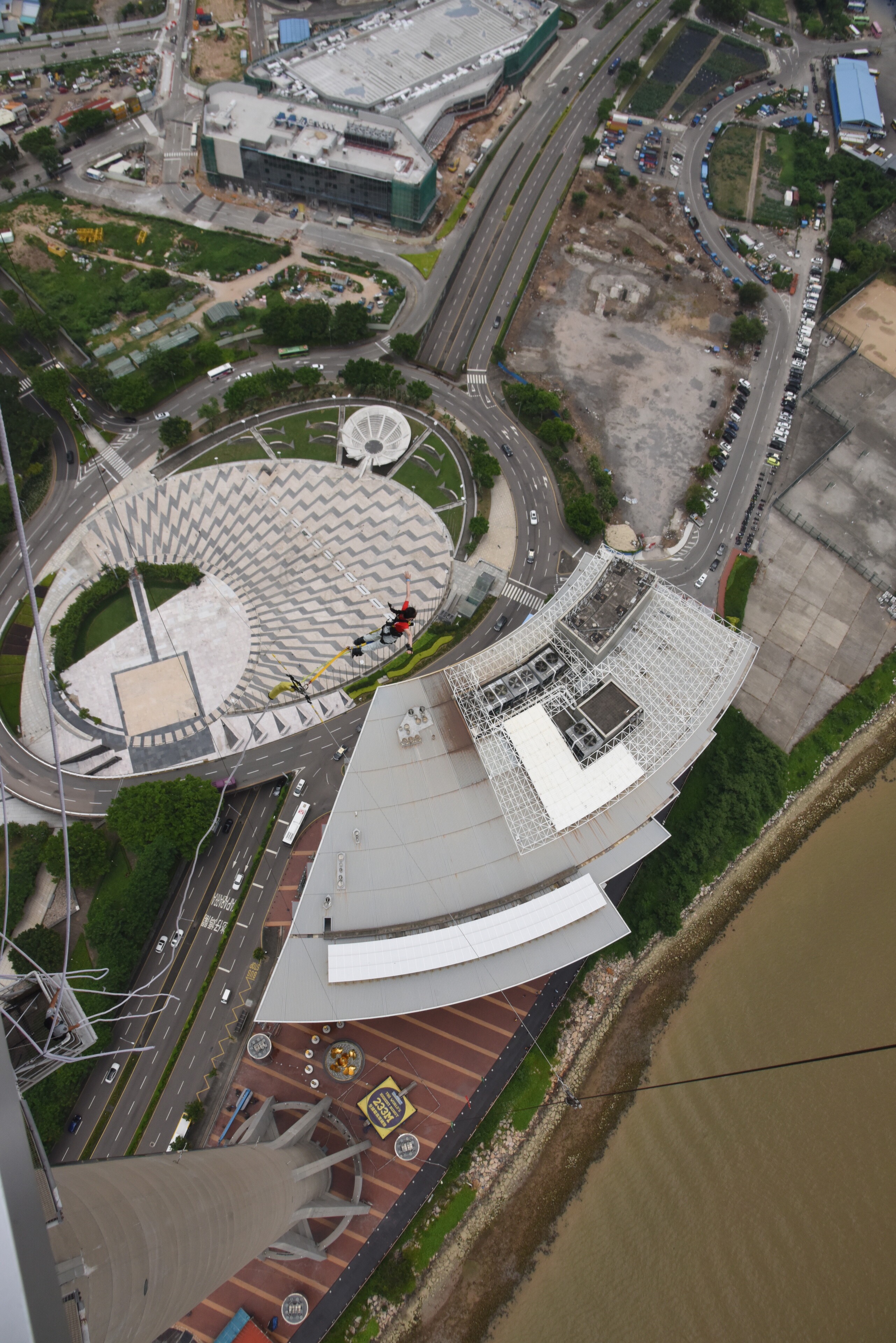 澳门蹦极塔空中漫步,澳门塔323米世界第一蹦极跳