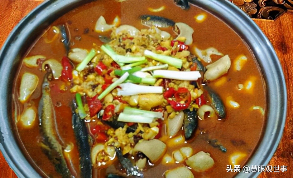 《侯海洋基层风云》中肥肠火锅鱼发生的故事