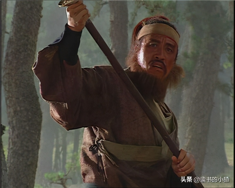 都是用朴刀的好手，雷横真的斗不过刘唐吗？无非是吴用的马屁