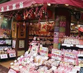 日本东京巢鸭商店街,东京巢鸭街区老照片