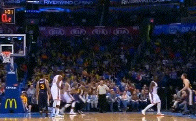 库兹马手滑进球,库兹马罚球三不沾被库里嘲笑