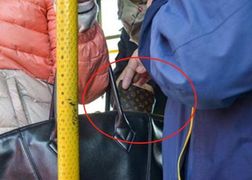 5岁女儿总喊脚疼,公交车上女儿说腿疼