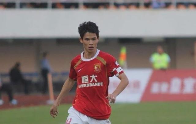 他是广东足球的旗帜之一,也是恒大初代队长,现今正式宣告退役