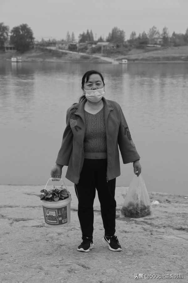 襄河人家令人神往：养几只土鸡、猫狗和一些花草…何等美好的生活