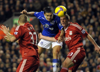 足坛头球高手：C罗防不胜防，比埃尔霍夫用头当脚