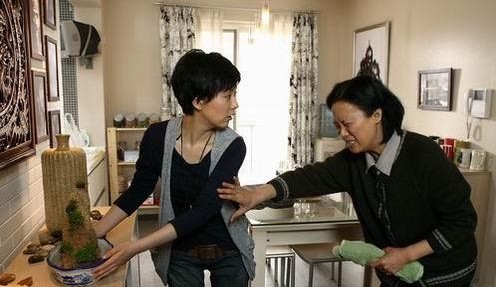 儿媳嫌奶瓶太脏，婆婆回怼：“你有手有脚自己洗呀”，网友：解气