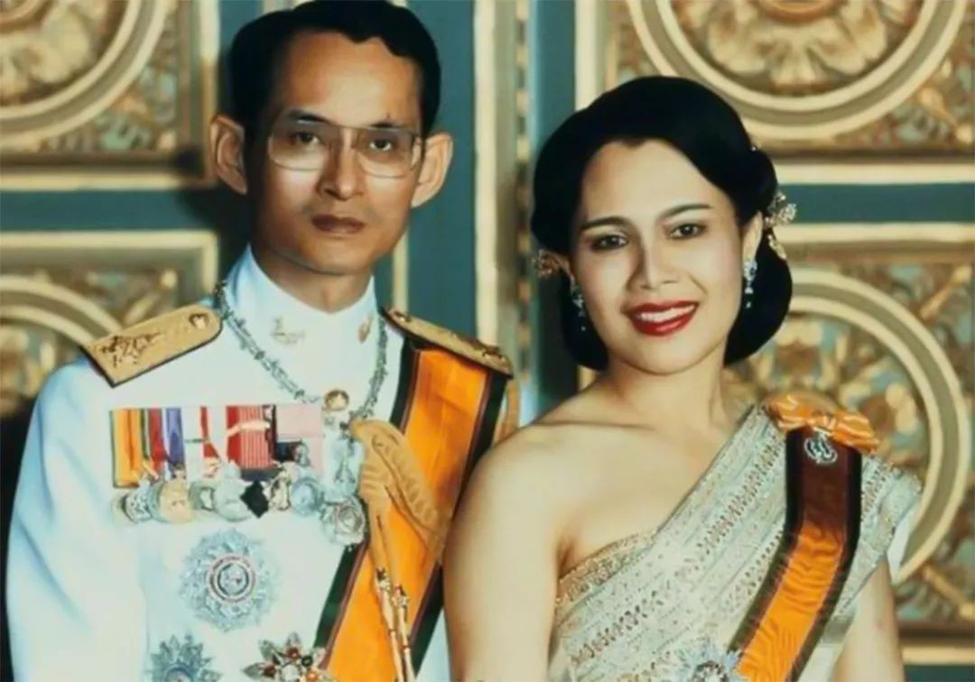 诗丽吉是否后悔出轨,诗丽吉王后出轨后国王如何惩罚