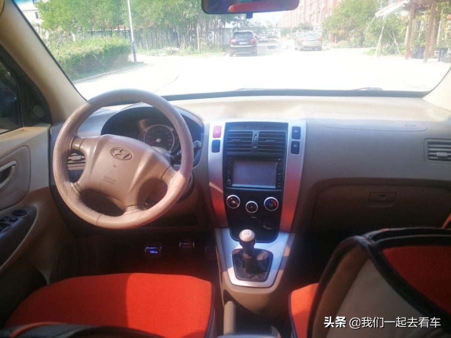 朋友花十多万买混动汽车,现代途胜08款二手价格