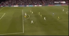 欧预赛神镜头！1.26亿帝星一脚将球踢出界外27分钟后C罗给他上课