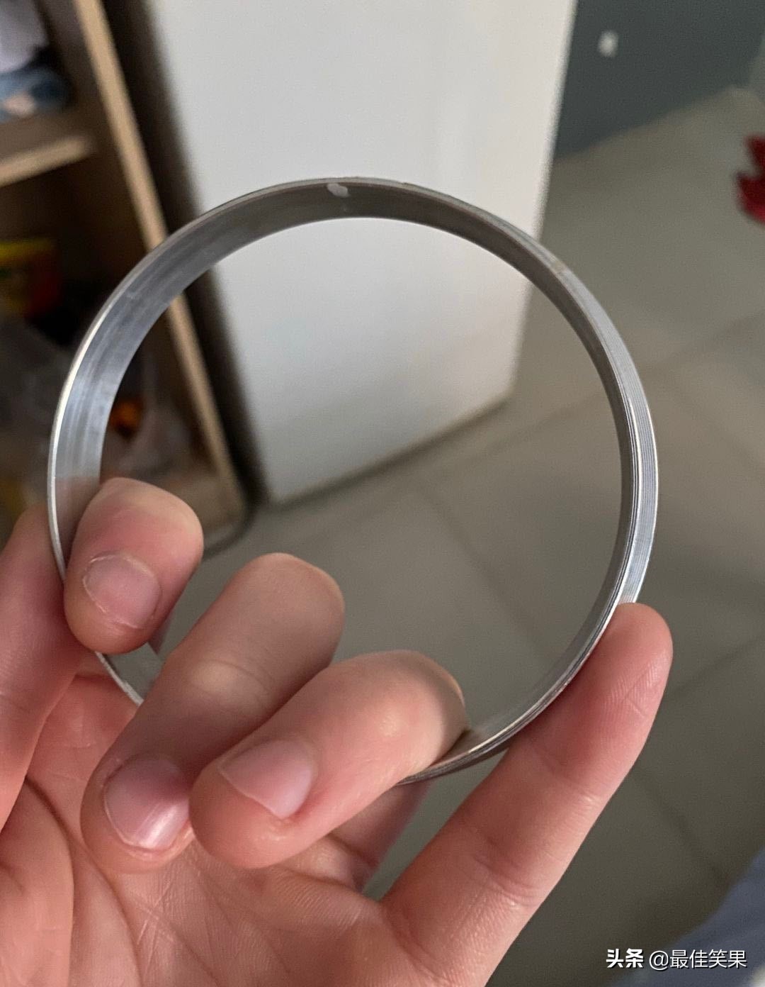 苹果手机掉进厕所里没事吧,苹果手机掉进厕所还值得修吗