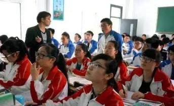 400名优等生被强制拉走,学校间的生源之争,为何甩锅给学生?