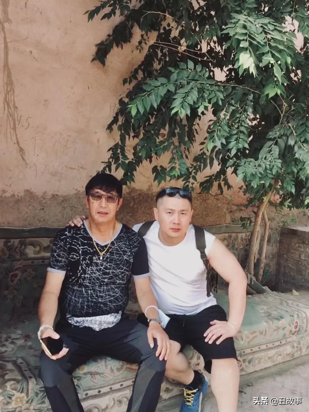 青春期我与父亲水火不容，砸烂他心爱的老吉他，这件事影响我一生