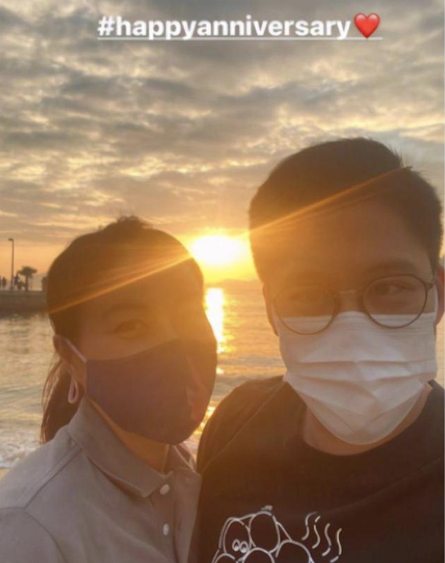 郭晶晶晒一家六口合照表白霍启刚,郭晶晶挺孕肚现身