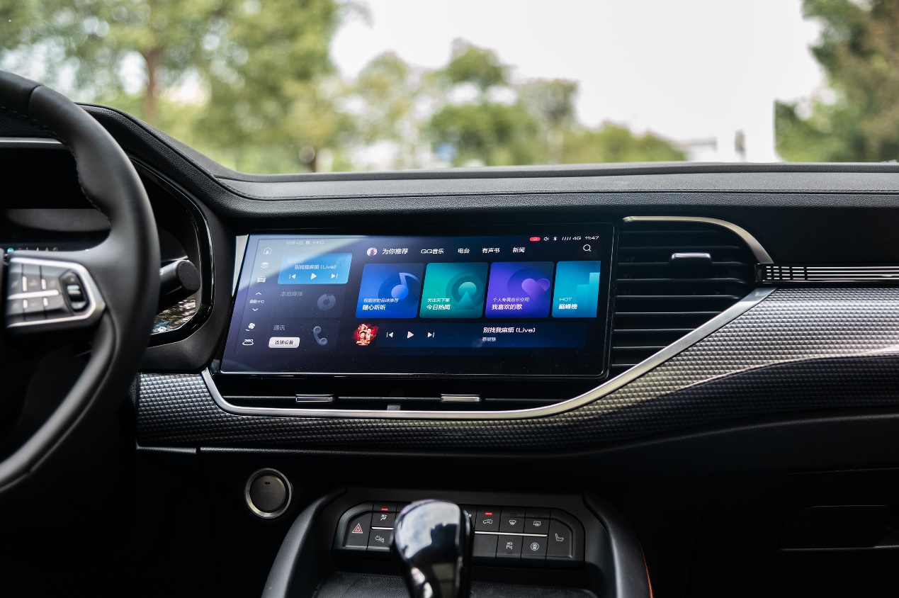 谁说这届年轻人难哄?看看高智商的哈弗F7是怎么做的