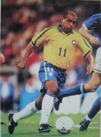 街上的老男孩—小镇上的青年（体坛周报）