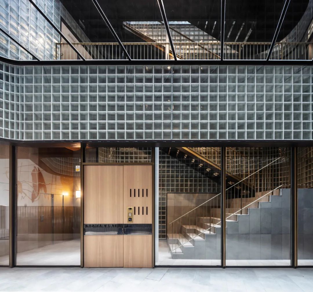 玻璃砖做公寓效果图 (公寓楼改造效果图)