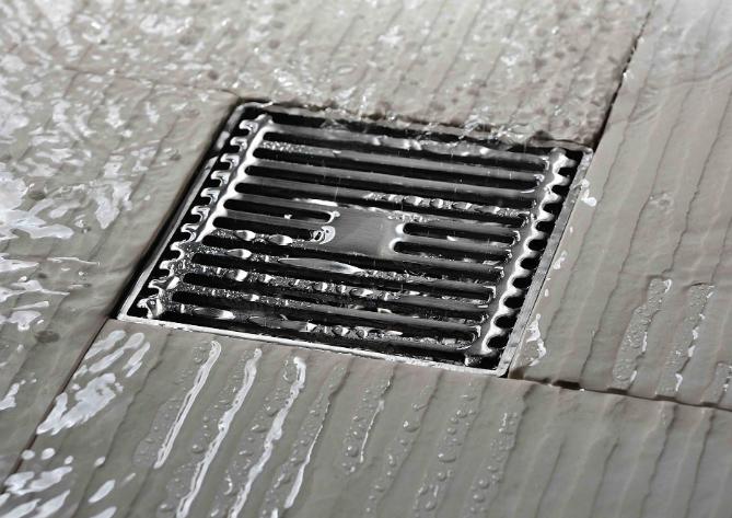 装修师傅把地漏堵了要怎样疏通,地漏堵住了该怎么疏通最简单方法