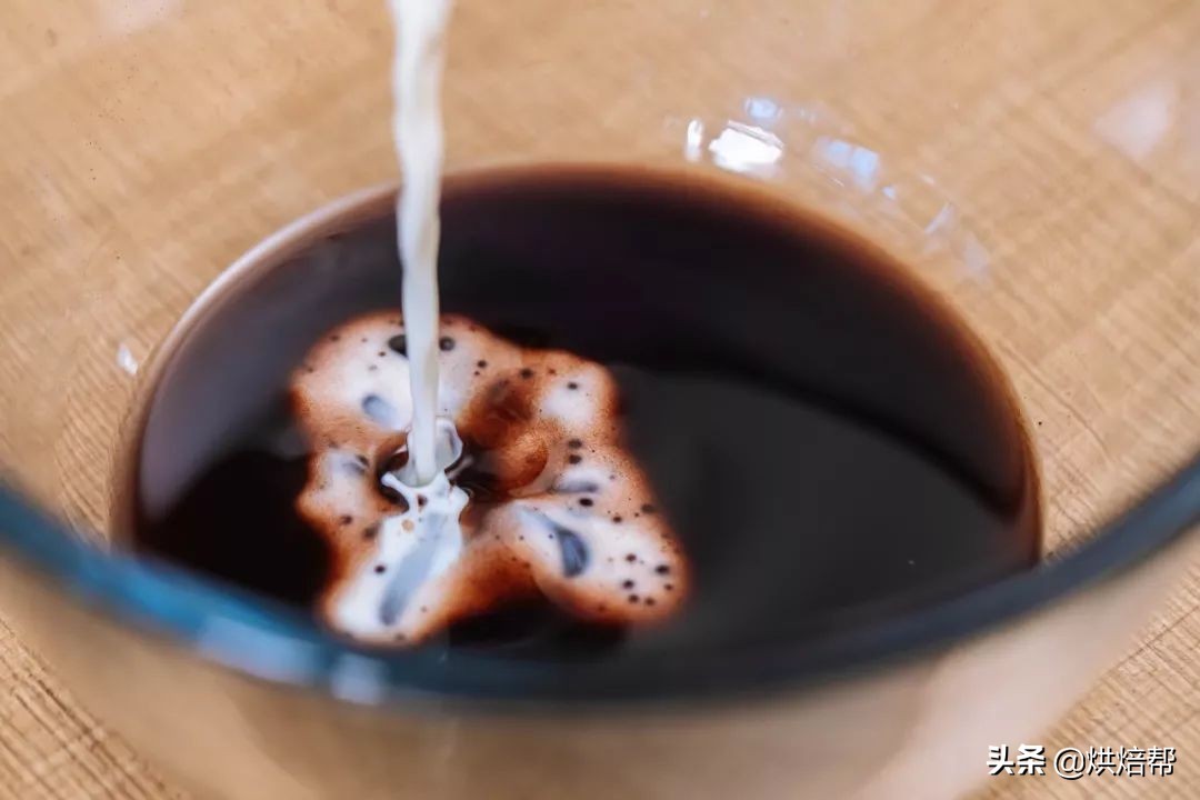 蛋糕抹面的技巧和手法在家自己做,一款不用抹面就可以完成的蛋糕