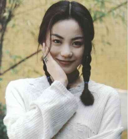 16岁李嫣近况模样大变,13岁李嫣罕见晒与闺蜜合照