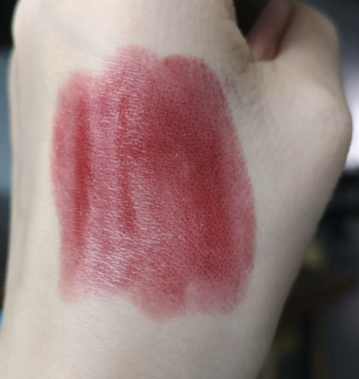 香奈儿132和圣罗兰302哪个适合黄皮,香奈儿口红vivacity132滋润