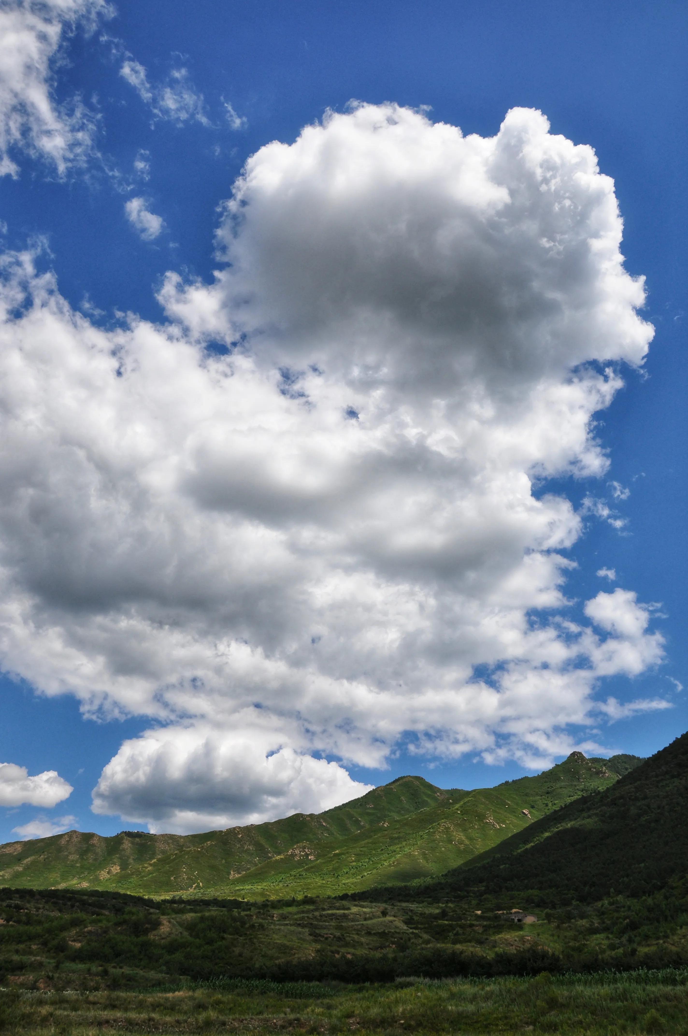 河北最高的小五台山晴空万里,河北的最高山峰小五台山海拔多少